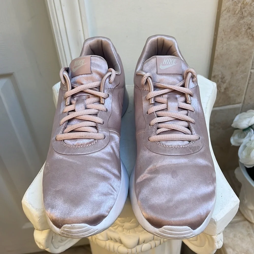 NIKE TANJUN PINK SATIN RUNNING SNEAKER